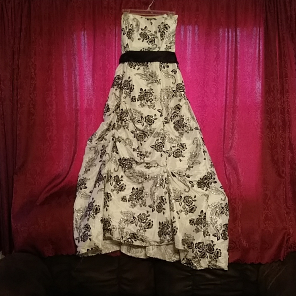 Black and white floral pattern DJ-Kay formal dress